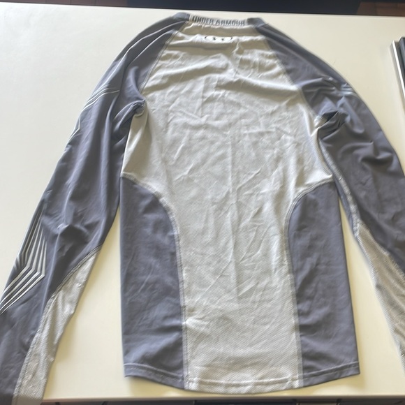 Under Armour Heat Gear compression shirt - Picture 5 of 6